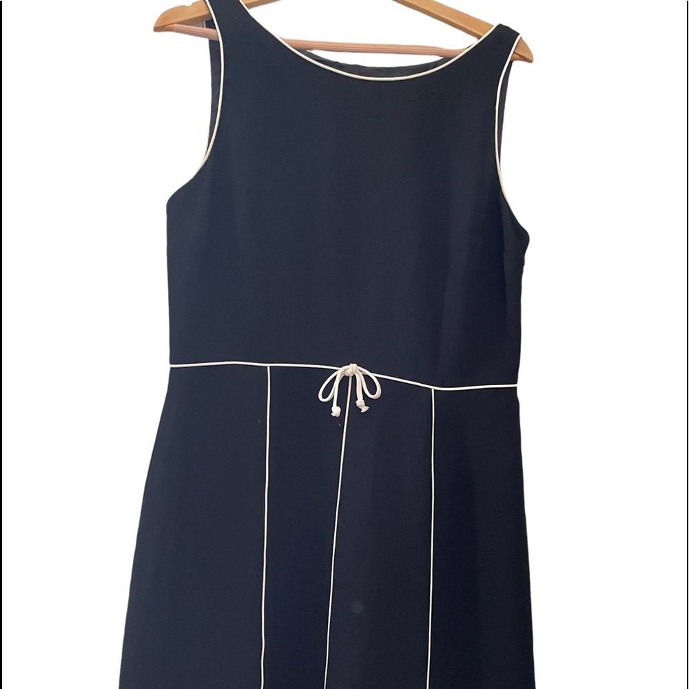 Women’s sleeveless black and white A-line dress